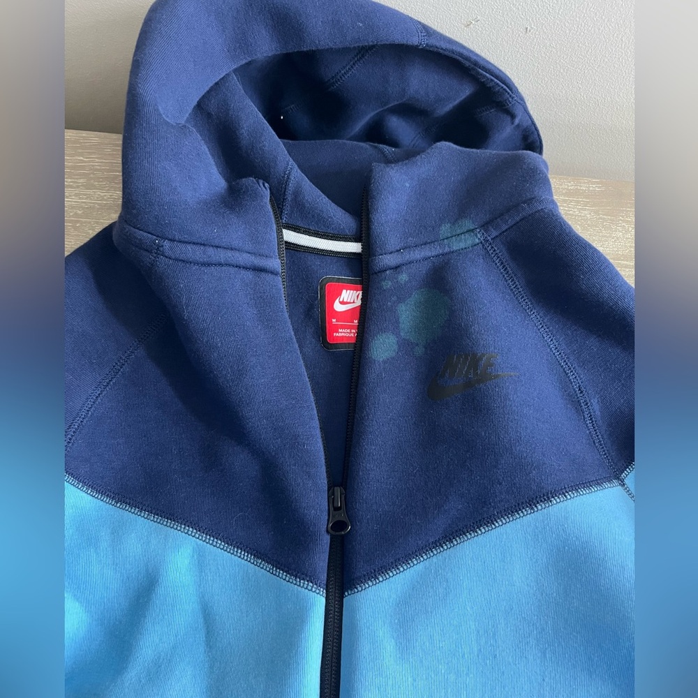 Boys 2 tone Nike tech jacket. Size Medium. Read description. - Picture 5 of 5